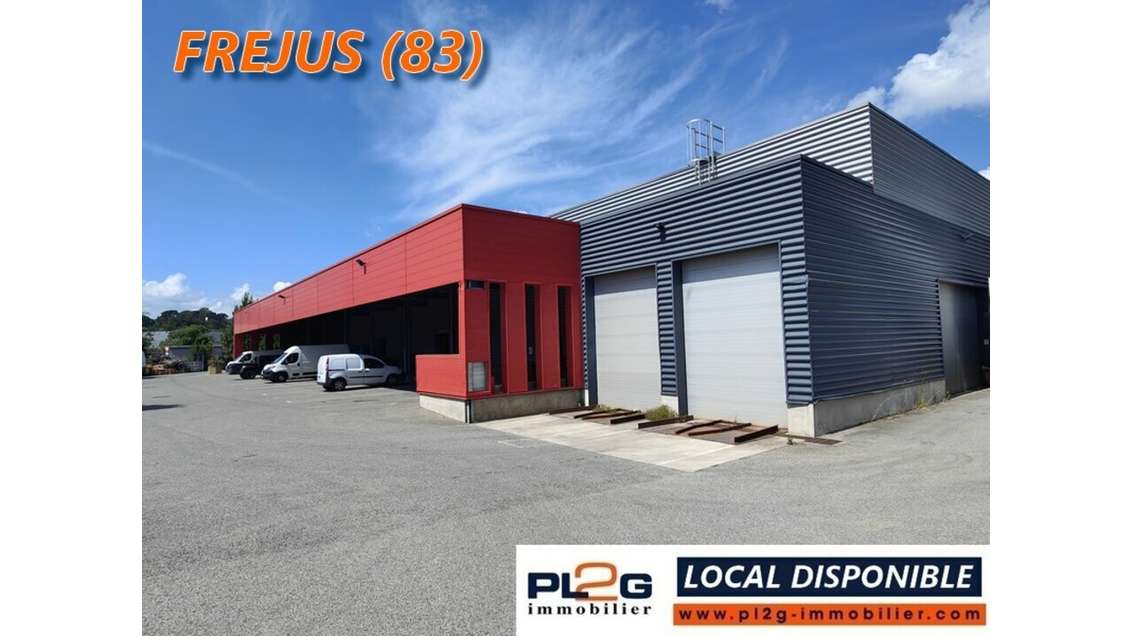 Local activités 1700m² à louer avec quais à Fréjus