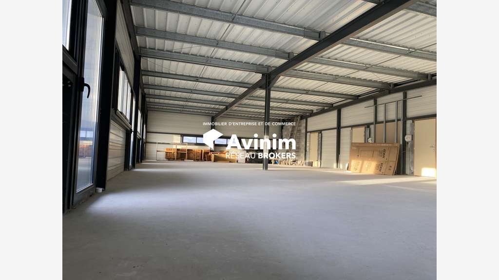 A louer plateau brut 278m² en R+1 à Fréjus