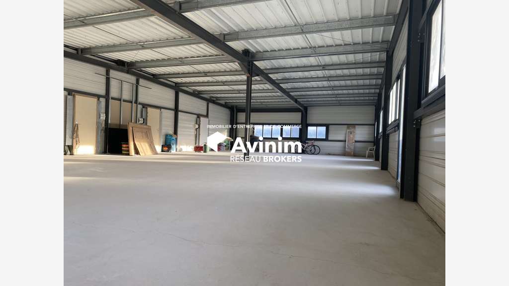 A louer plateau brut 278m² en R+1 à Fréjus