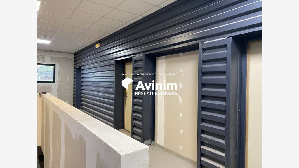 A louer plateau brut 278m² en R+1 à Fréjus