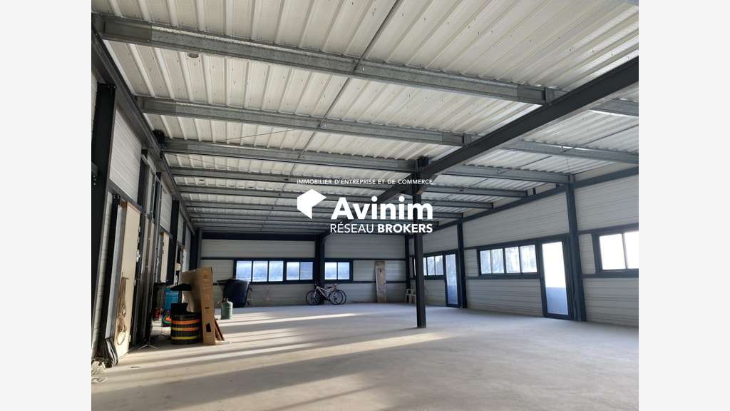 A louer plateau brut 278m² en R+1 à Fréjus