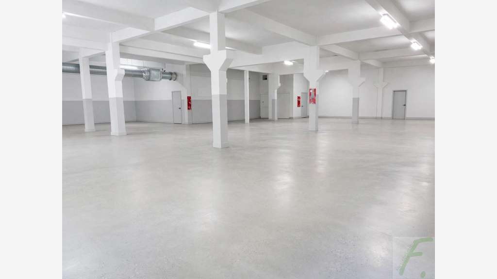 Loue local activité à partir de 100m² à Froges