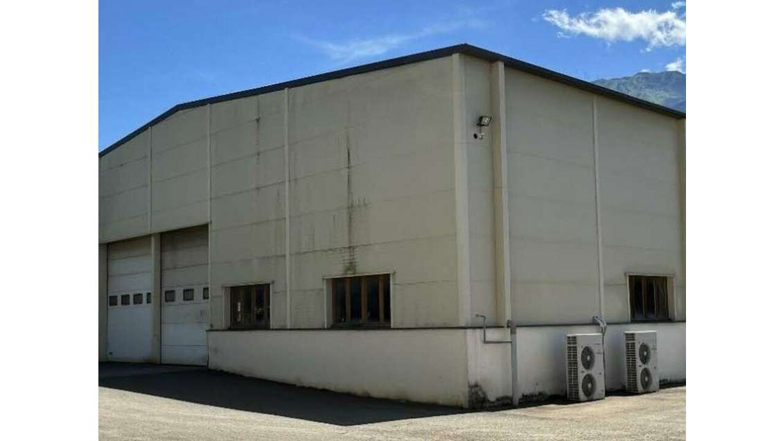 Local d'activités 1231m² à louer à Frontenex (73)