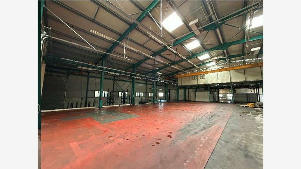 Local d'activités 1231m² à louer à Frontenex (73)
