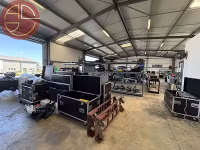 Loue entrepôt 365m² Nord-Est Toulouse ZI Fronton