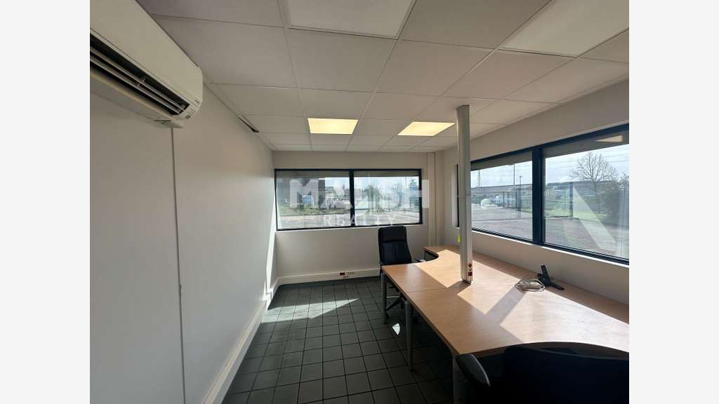 Bâtiment d'activités 1063m² à Frontonas proche A43