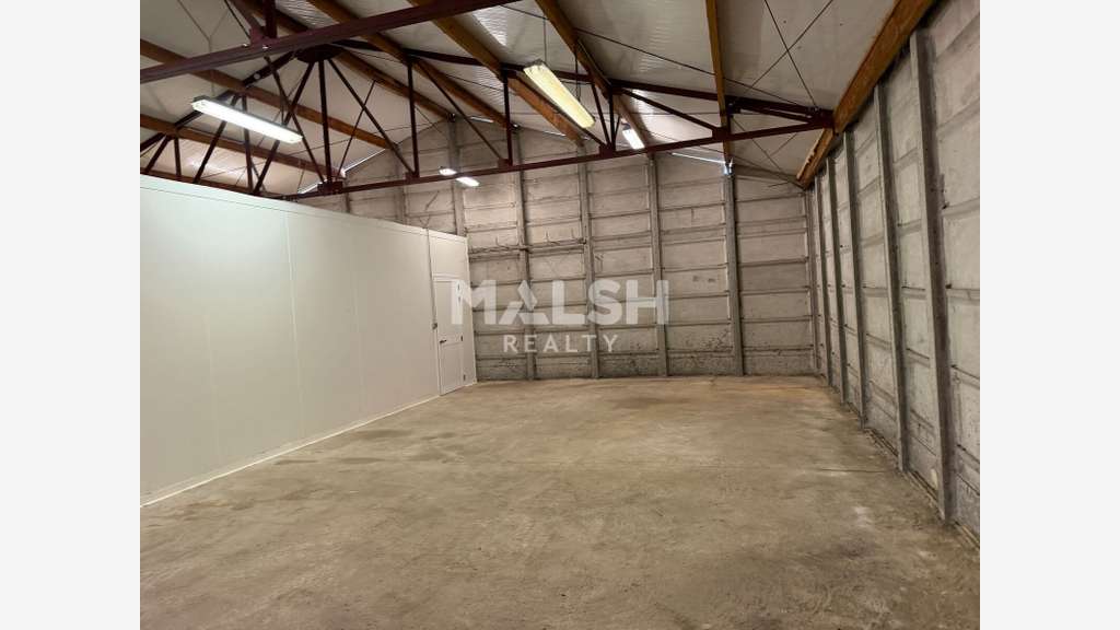 Bâtiment d'activités indépendant 470m² à Frontonas