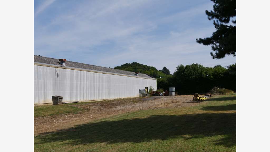 Location entrepôt 5544m² dans ZI de Gaillefontaine