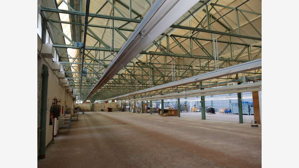 Location entrepôt 5544m² dans ZI de Gaillefontaine
