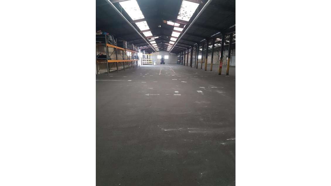 A louer entrepôt 270m² accès poids-lourd Vernon