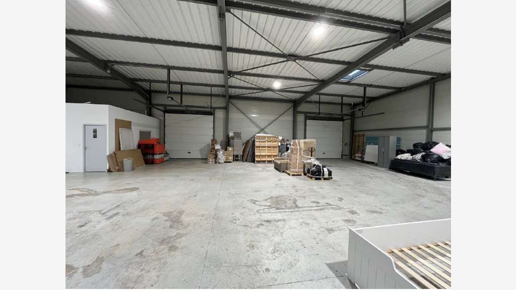 Locaux d'activité - entrepôt de 430 m² non divisib
