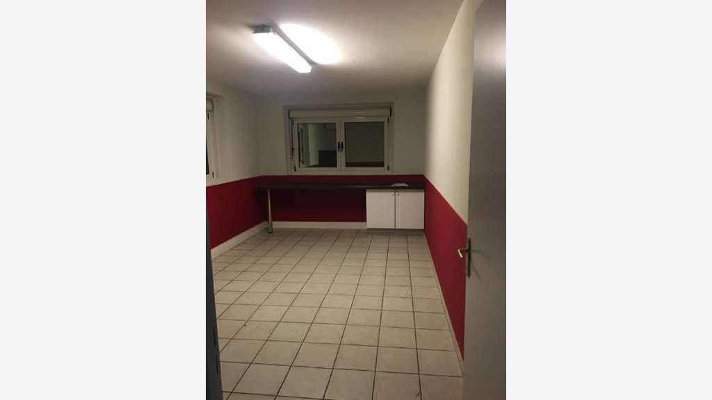 Locaux d'activité - entrepôt de 430 m² non divisib
