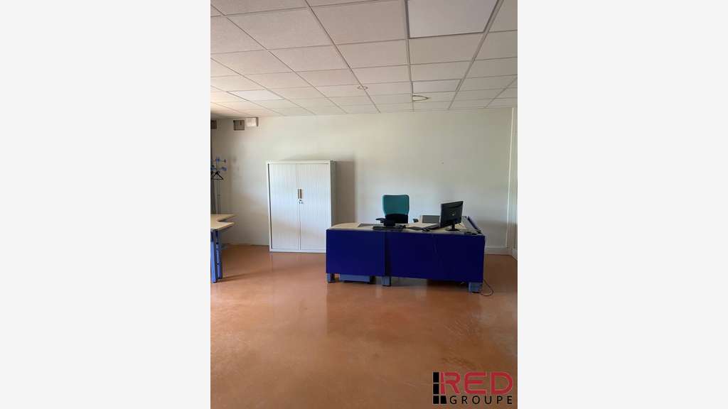 A louer local d'activité 210m² Gardanne Zone Avon