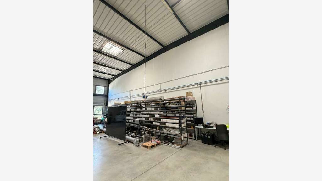 A louer local d'activité de 625 m²  13120 GARDANNE