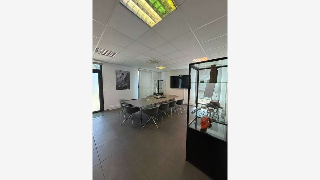 A louer local d'activité de 625 m²  13120 GARDANNE
