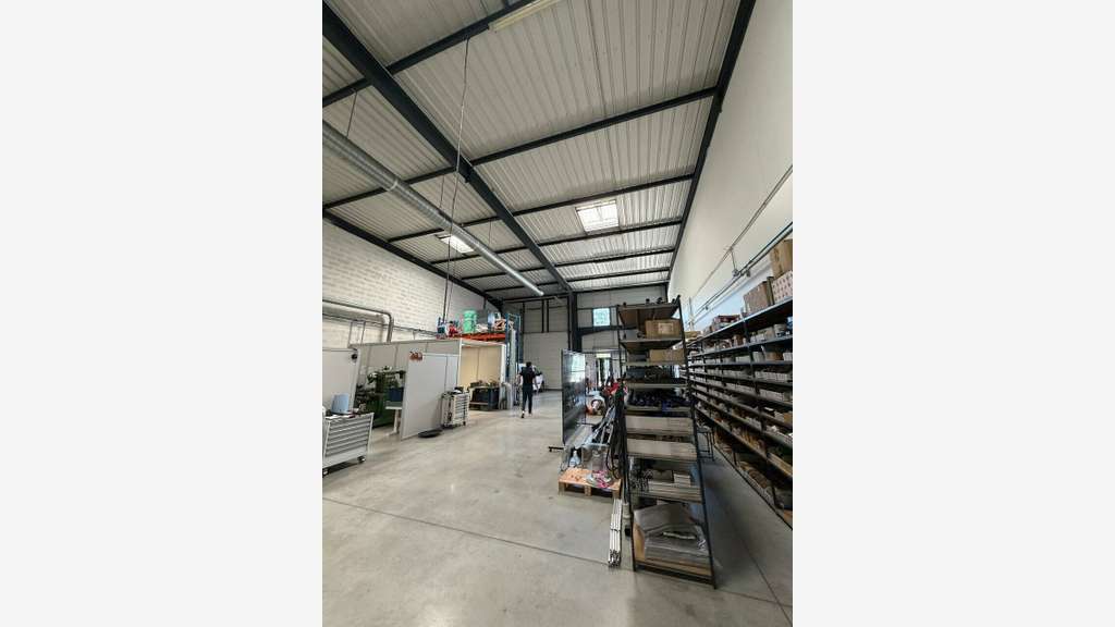 A louer local d'activité de 625 m²  13120 GARDANNE