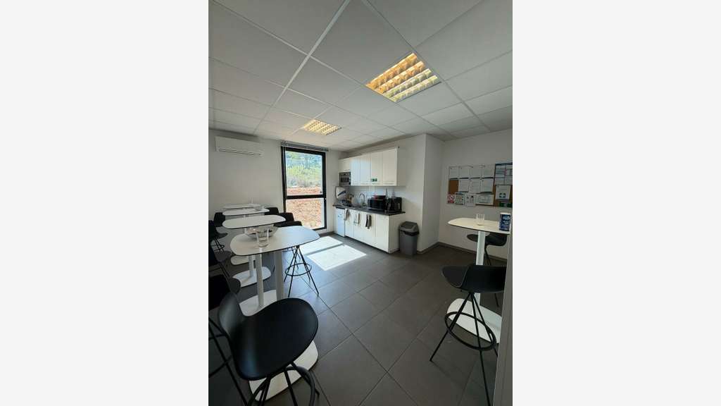 A louer local d'activité de 625 m²  13120 GARDANNE