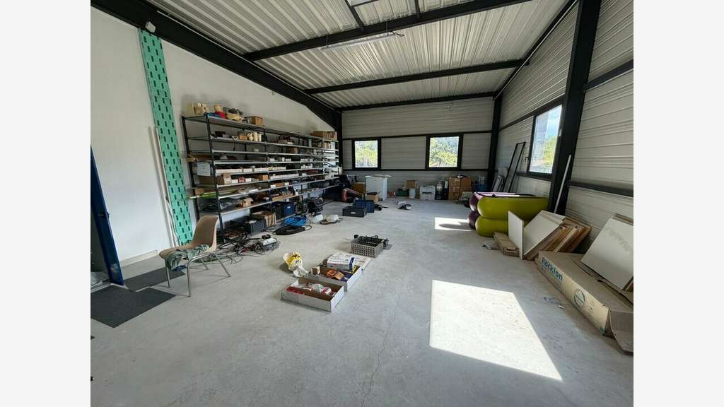 A louer local d'activité de 625 m²  13120 GARDANNE