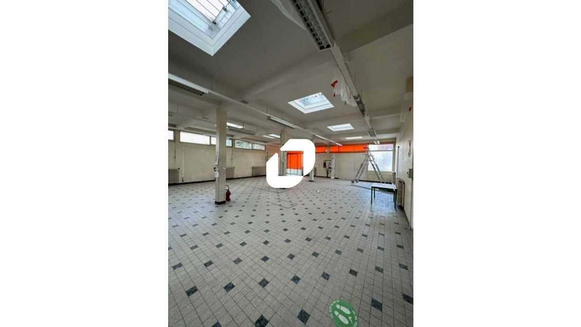 A louer Local d'activité 322m² Gargenville