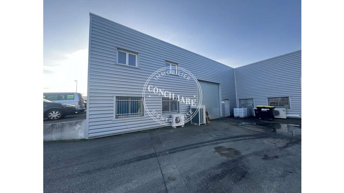 Entrepôt 400m² à louer en ZA à Garidech