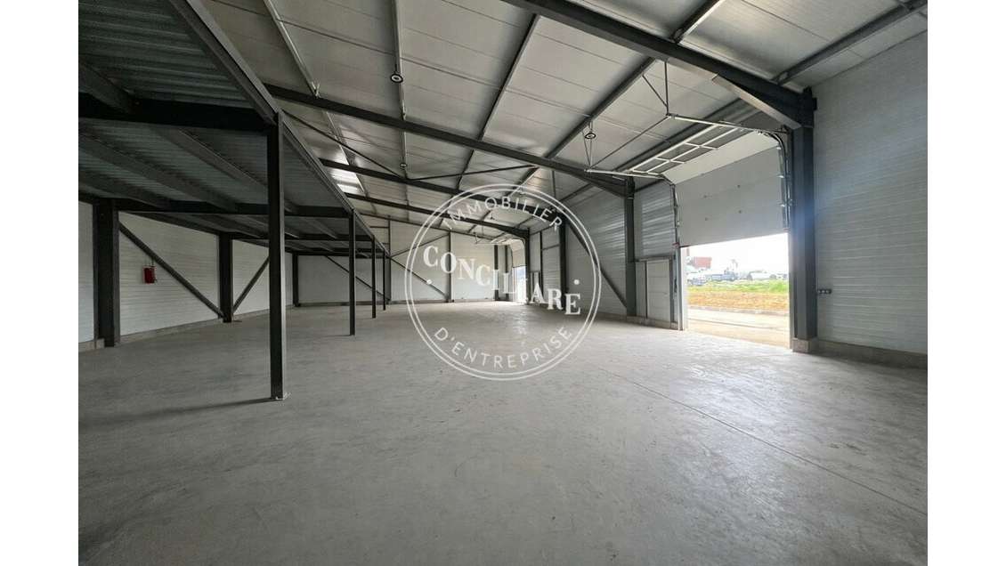 Entrepôt de 612m² à louer à Garidech axes routiers