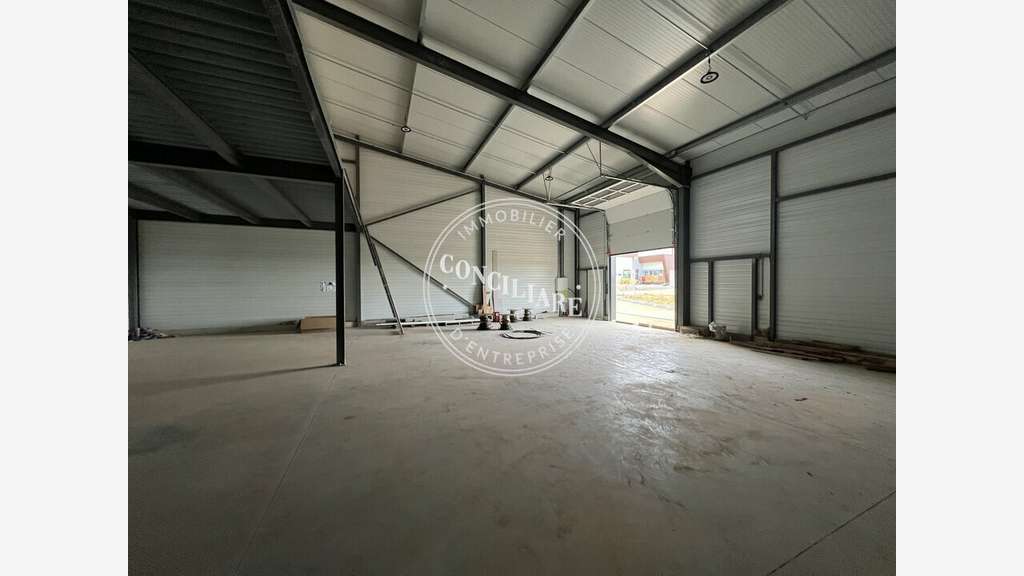 Entrepôt neuf de 370m² à louer à Garidech