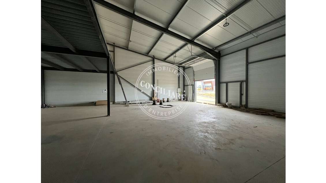 Entrepôt neuf de 370m² à louer à Garidech