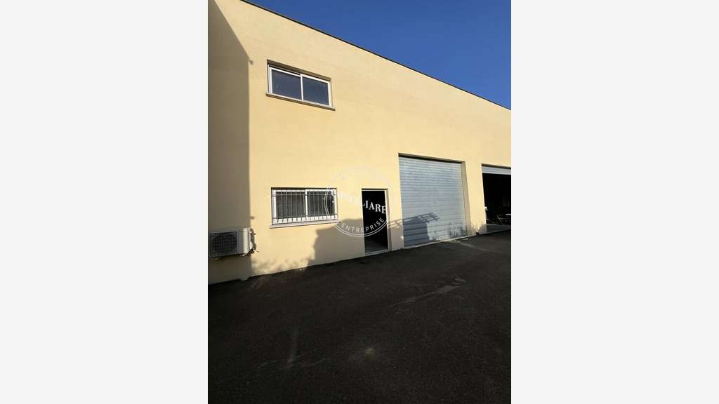 Entrepôt 130m² à louer en ZA à Garidech