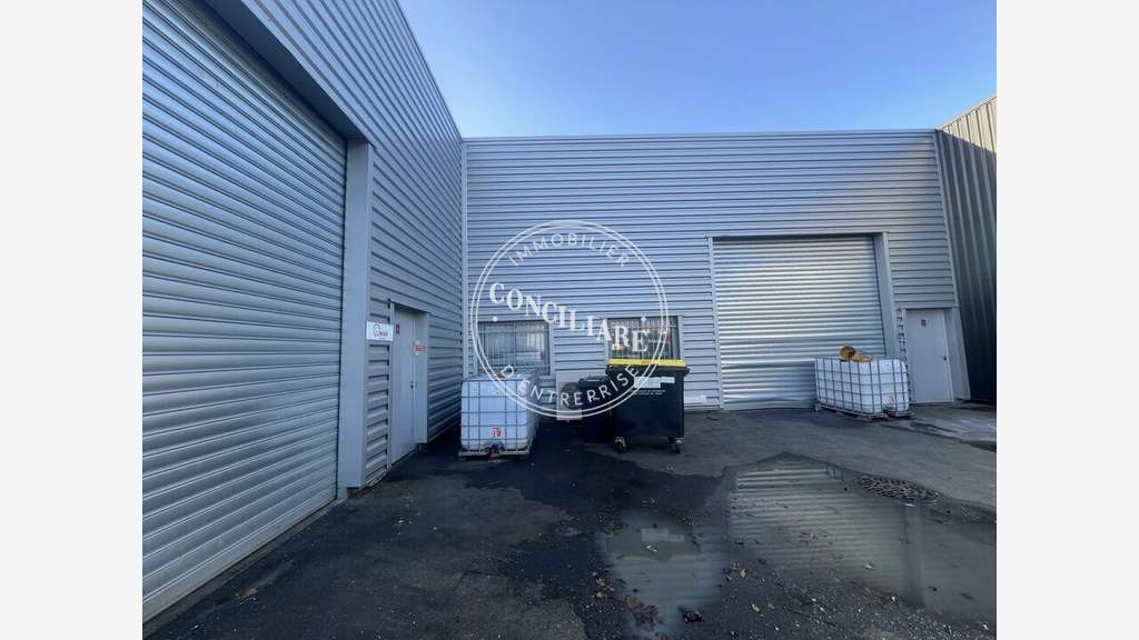 Entrepôt 400m² à louer en ZA à Garidech