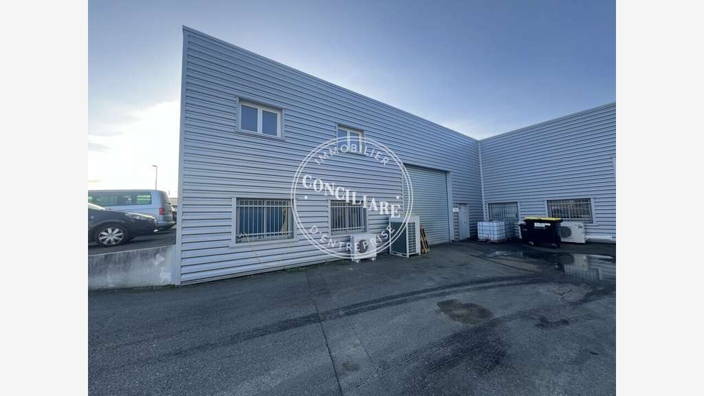 Entrepôt 400m² à louer en ZA à Garidech