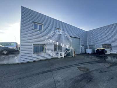 Entrepôt 400m² à louer en ZA à Garidech