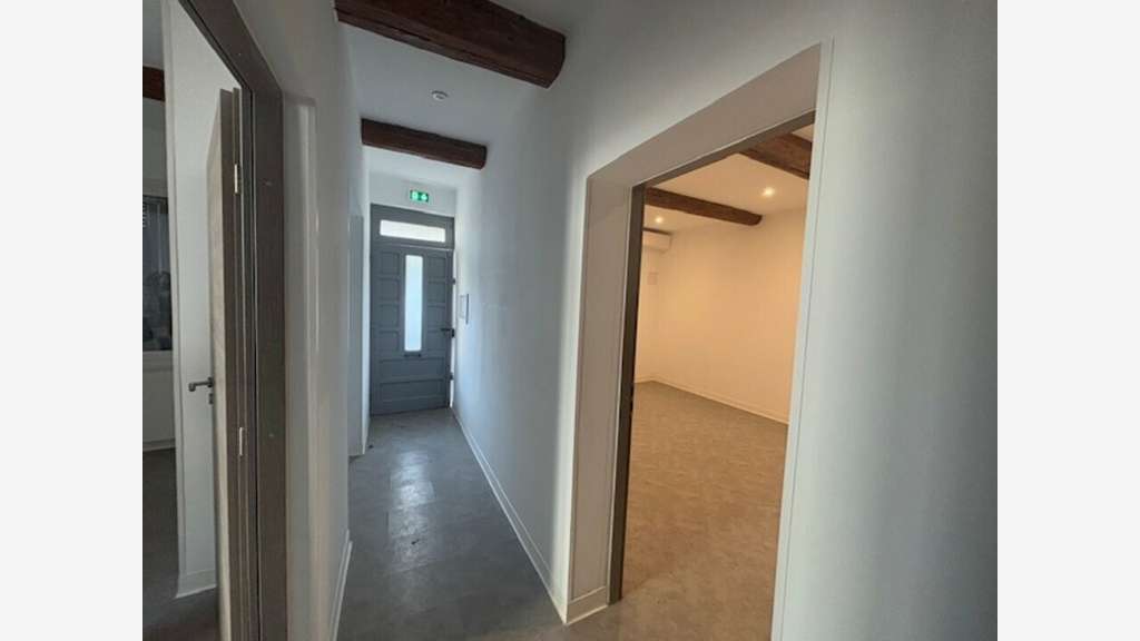 A louer local rénové 45m² en centre-ville Garons