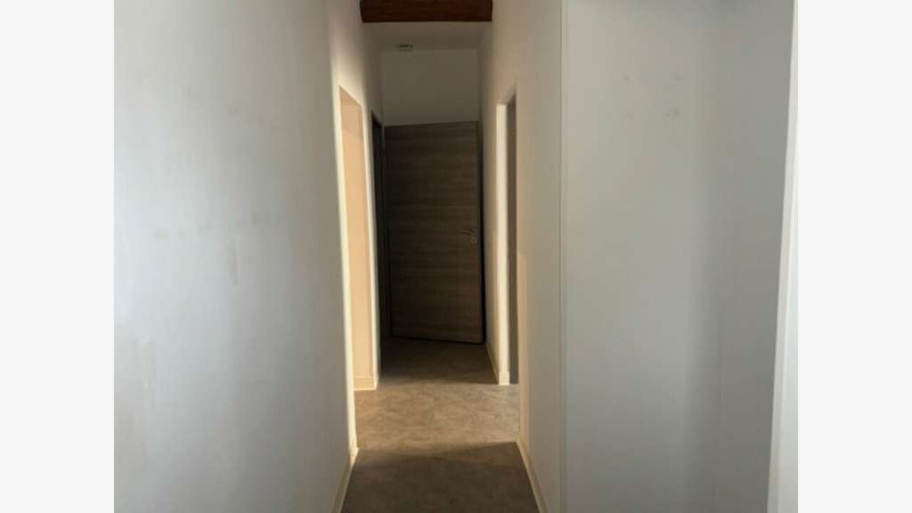 A louer local rénové 45m² en centre-ville Garons