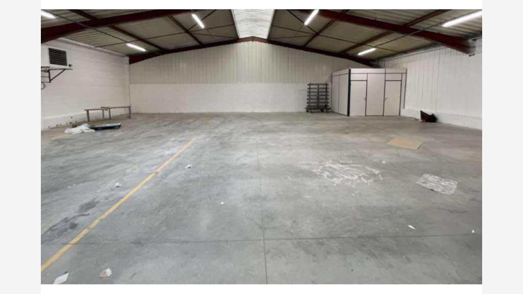À louer – Cellule industrielle de 387 m² à Gasv