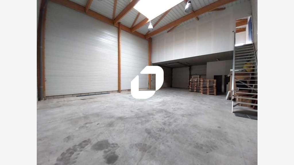 A louer Local d'activité 200m² Gazeran