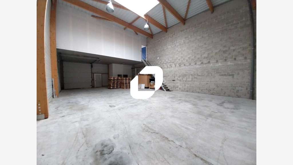 A louer Local d'activité 200m² Gazeran
