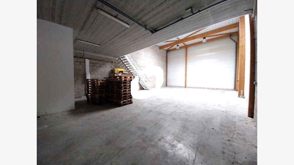 A louer Local d'activité 200m² Gazeran