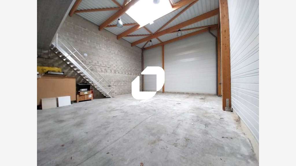 A louer Local d'activité 200m² Gazeran
