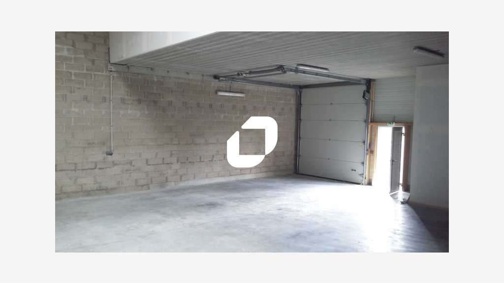 A louer Local d'activité 200m² Gazeran