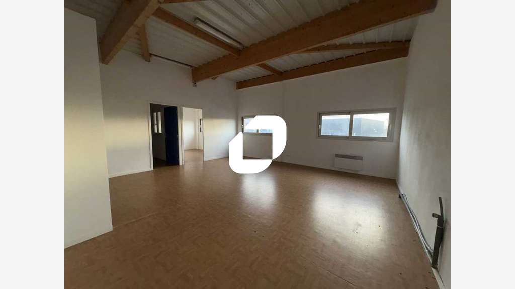 A louer Local d'activité 200m² Gazeran