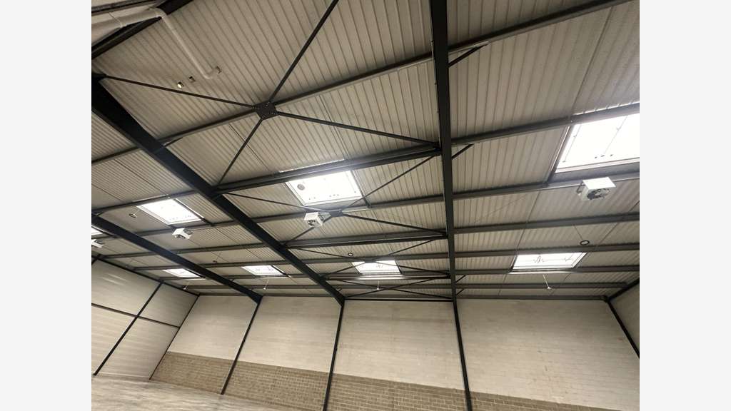 Loue cellules d'activité 400 à 1600m² Gellainville