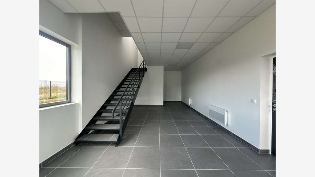 Loue cellules d'activité 400 à 1600m² Gellainville