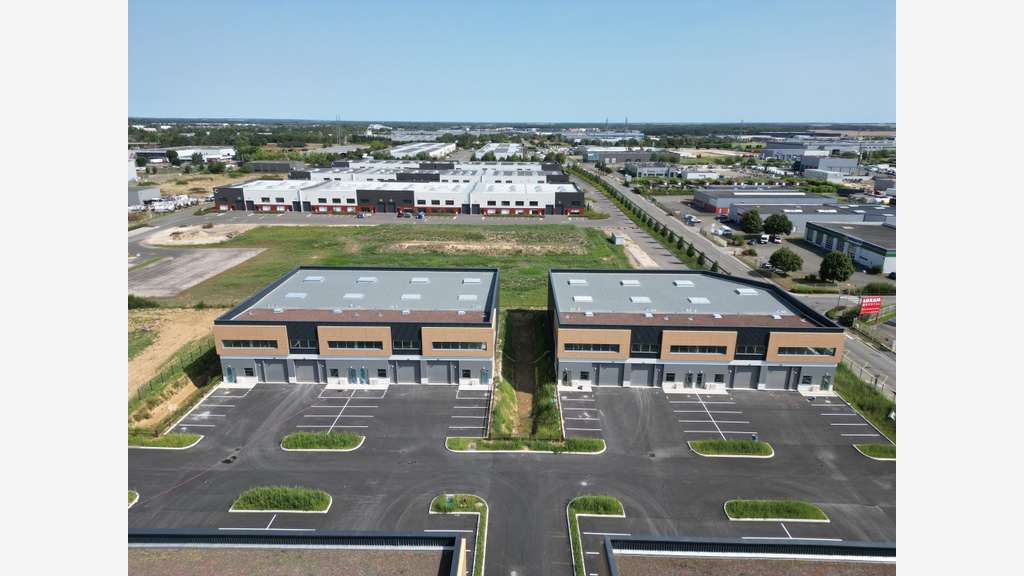 Loue cellules d'activité 400 à 1600m² Gellainville
