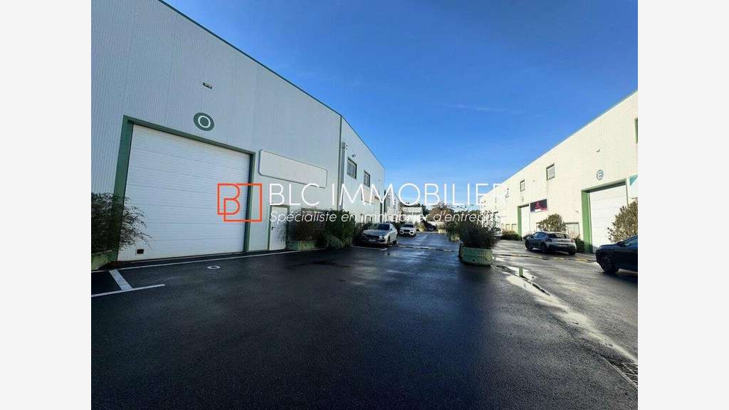 Entrepôt 1015m² à louer à Gémenos