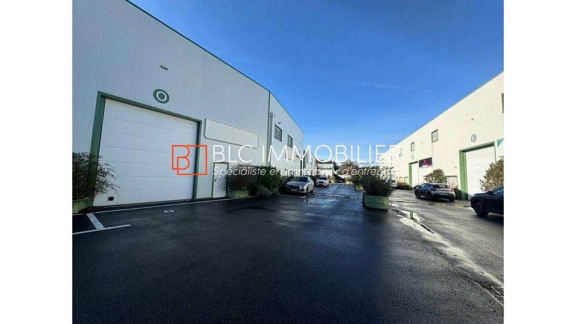 Entrepôt 1015m² à louer à Gémenos