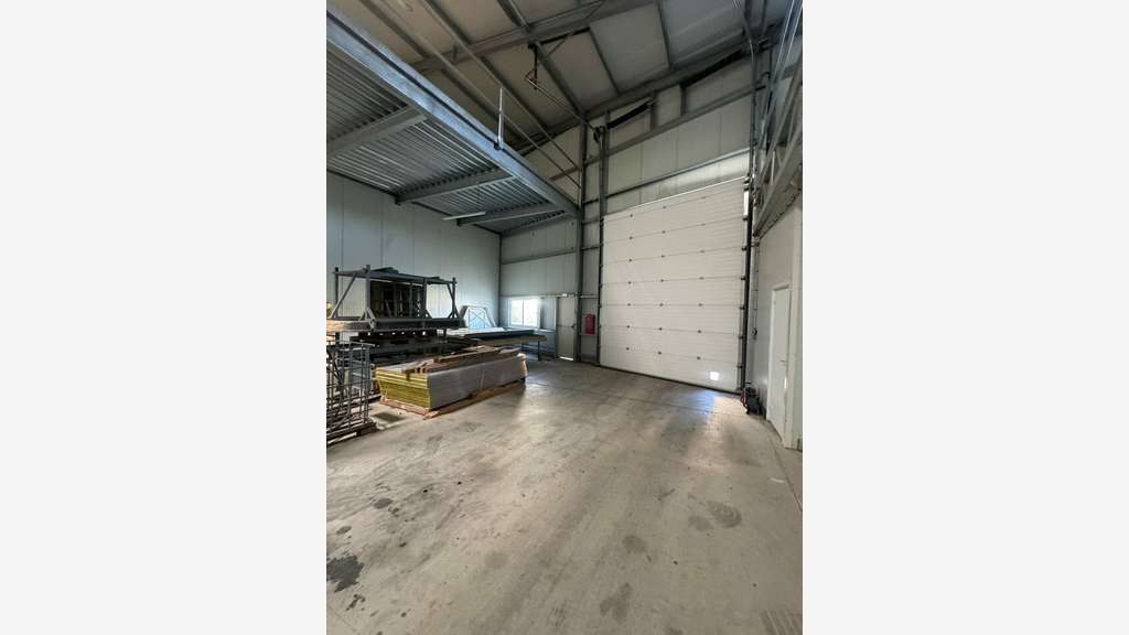 Entrepôt 1015m² à louer à Gémenos