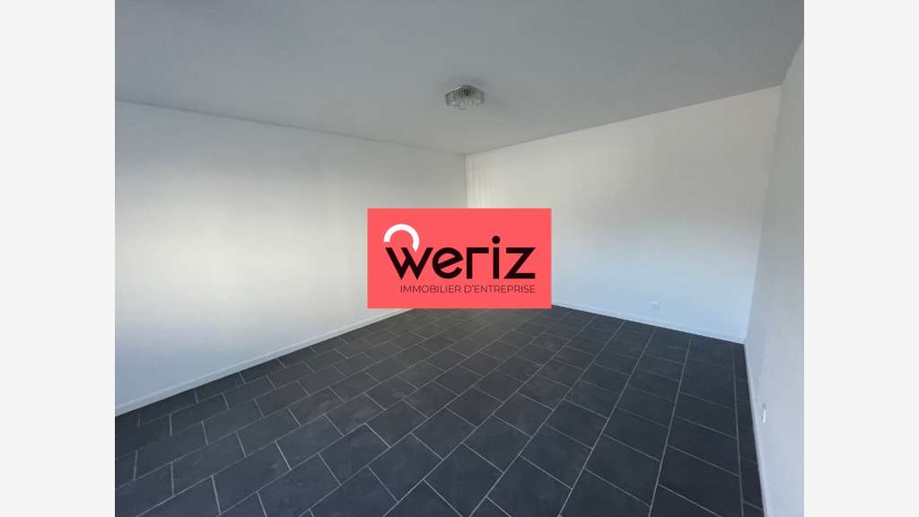A louer locaux neufs 1050m²  proche ZI des Paluds