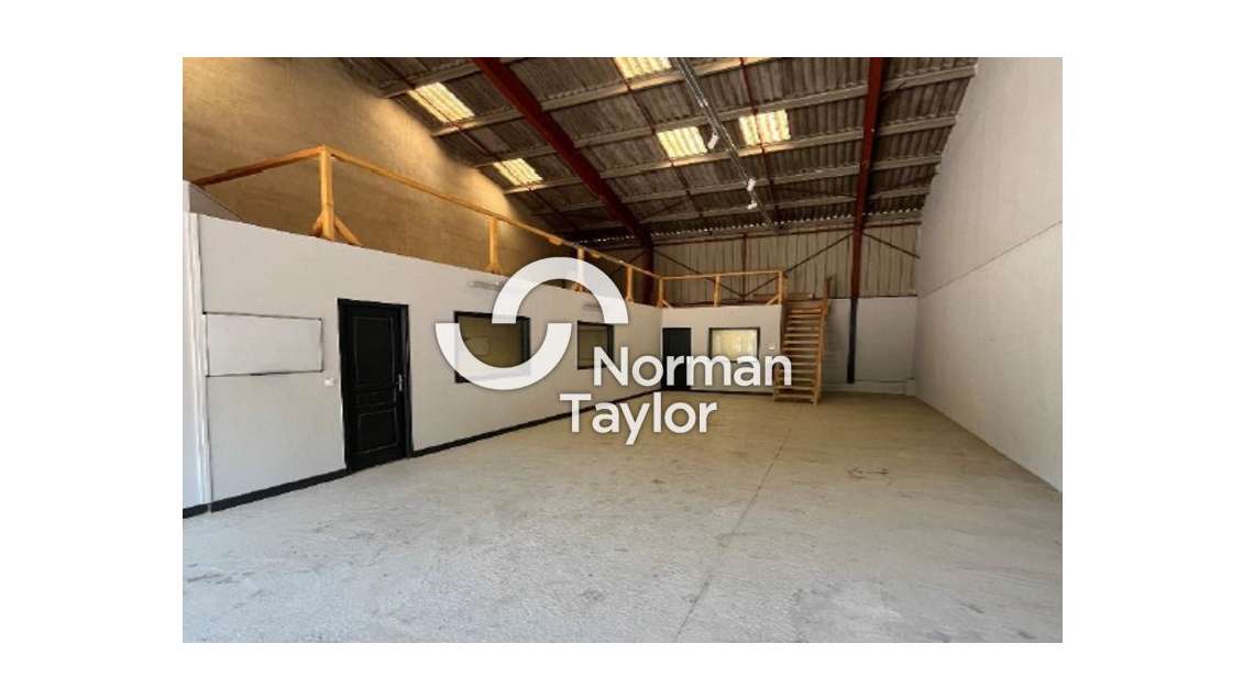 Local d'activité 347m² à louer à Gémenos