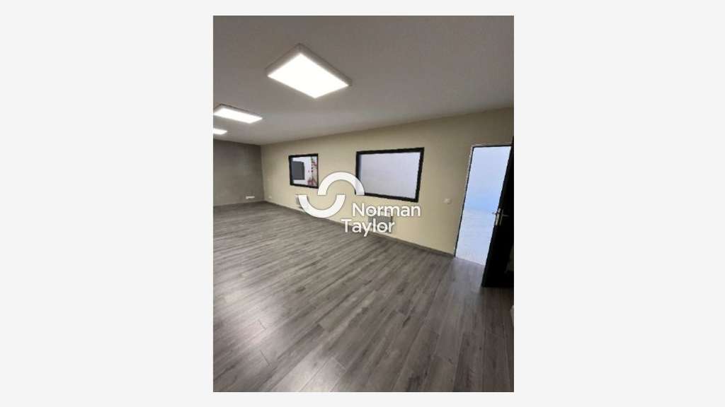 Local d'activité 347m² à louer à Gémenos