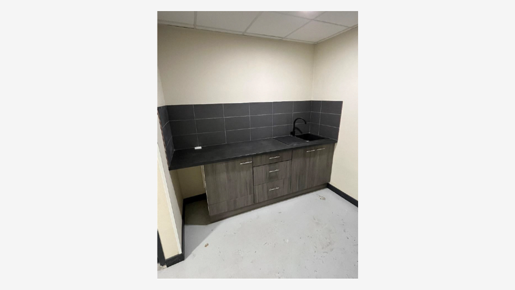 Local d'activité 225m² à louer à Gémenos